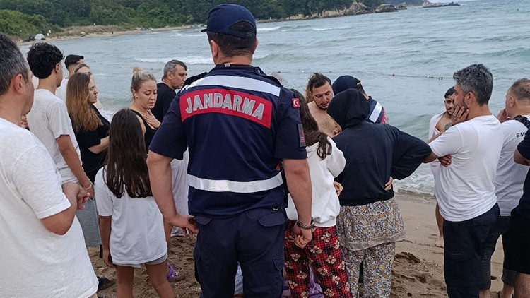 Gündemden Son Bilgiler: Son Gelişme: Kandıra'da acı olay: Yasaklı sahilde ablasını kurtarmak isterken canından