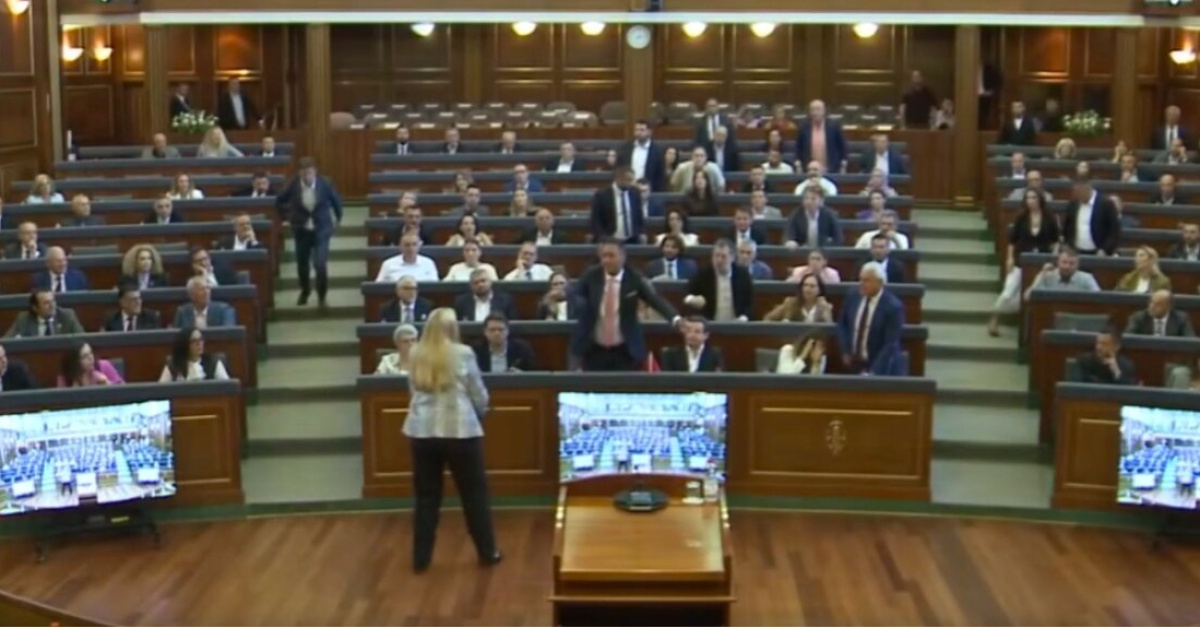 Sıcak Gündem: Kosova Meclisi'nde yumurtalı protesto: İşte Ayrıntılar ve Merak Edilenler