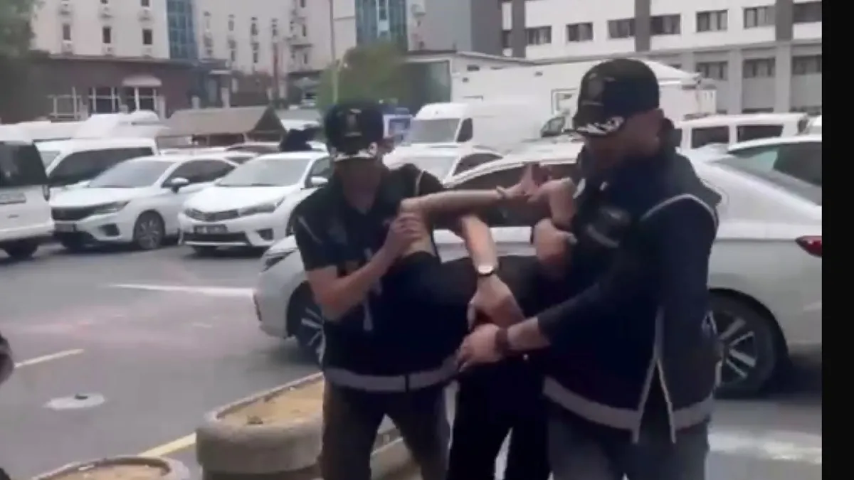 Firari örgüt üyesi TIR’daki gizli bölmeye saklanarak kaçarken Ele Geçirildi ve Son Gelişmeler ve Merak Edilenl