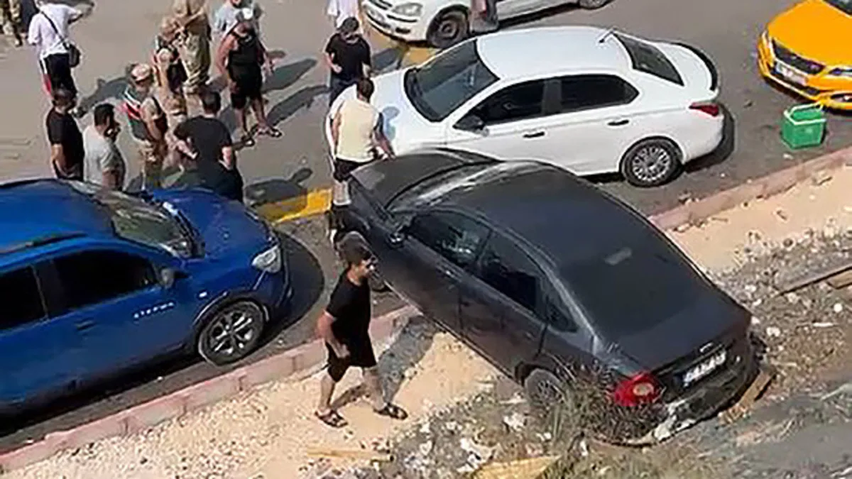 Gündemden Son Bilgiler: Osmaniye’de korkulukları kıran otomobil alt otoparka Gerileme Kaydetti: 5 yaralı: İşte