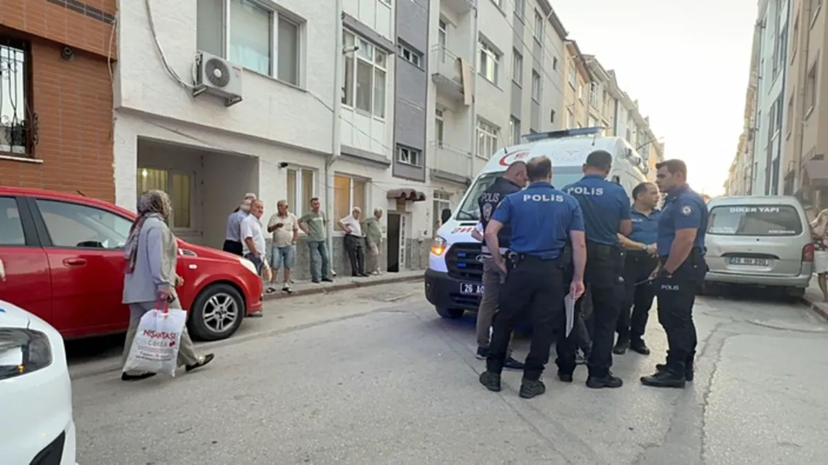 Son Gelişme: 72 yaşındaki adam sokakta yürürken Gerileme Kaydetti: Evinin önünde can verdi!: İşte Ayrıntılar -