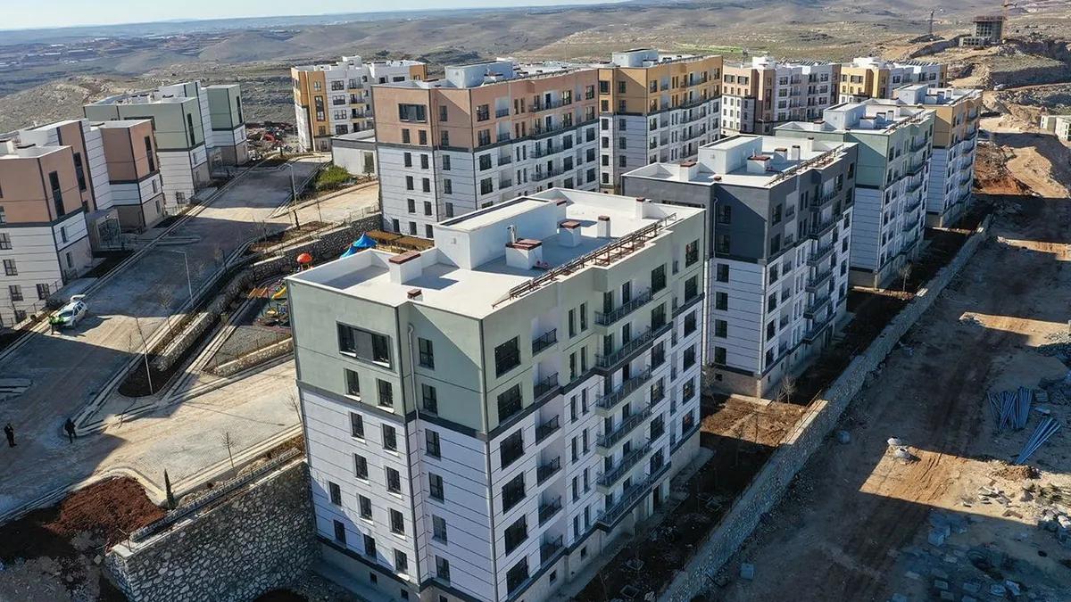 Gündemden Son Bilgiler: Analiz | Deprem bölgesinde çalışmalar hız kesmeden sürüyor: Bakanlıktan afet konutları