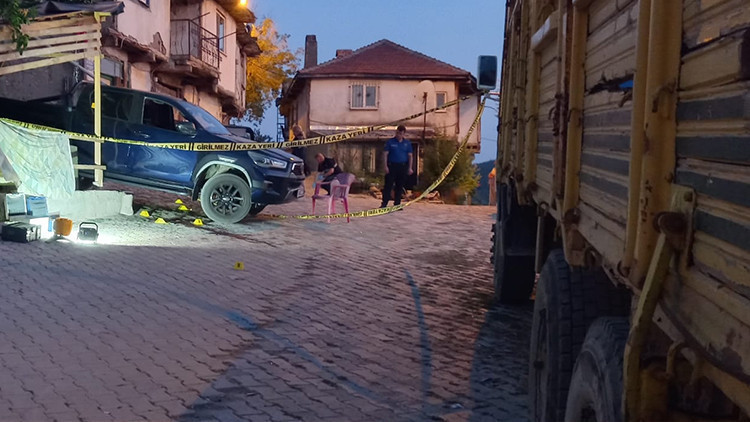 Kritik Açıklama: Analiz | Tartıştığı husumetlilerine tabancayla ateş açtı: 2 ölü: İşte Ayrıntılar: Gelişmeler