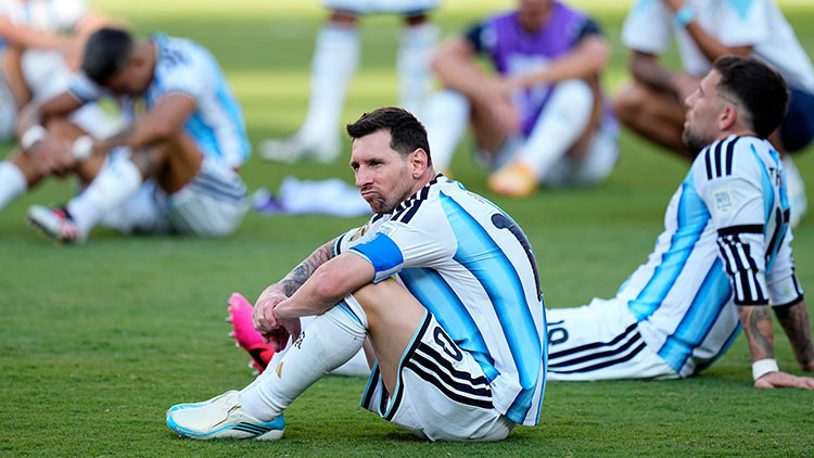 Ayrıntılar Netleşti: Lionel Messi'nin hayatını kaybeden babası son yolculuğuna uğurlandı