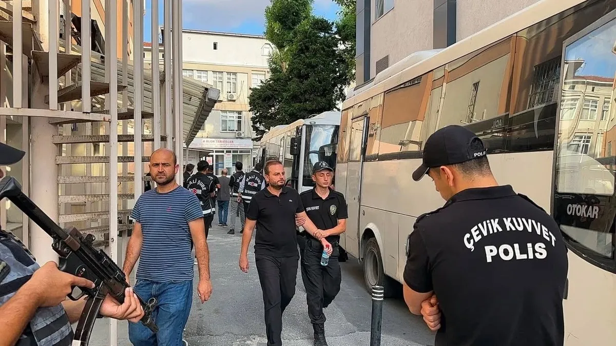 Sıcak Gündem: Kuşadası Belediyesi rüşvet operasyonunun 16 şüphelisi adliyeye sevk edildi | İşte Tüm Ayrıntılar