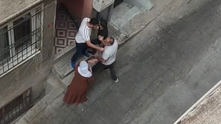 Beyoğlu'nda fön parası tartışması taşlı sopalı baskınla bitti: Eniştesinin evini bastılar: İşte Ayrıntılar: Ge