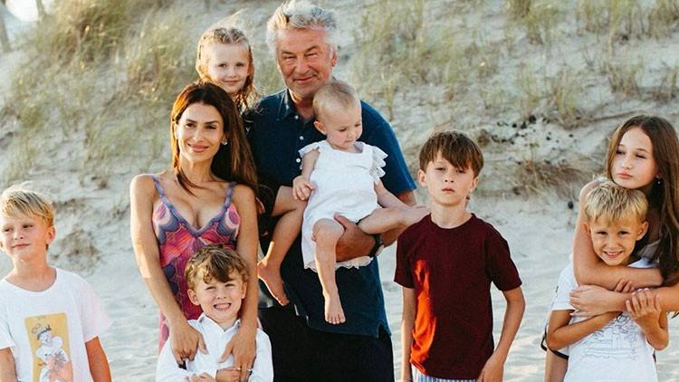 Gündemden Son Bilgiler: 8 çocuğu var ama babalığa doyamadı… Eşine şaka yollu seslendi: Gel bir bebek daha yapa