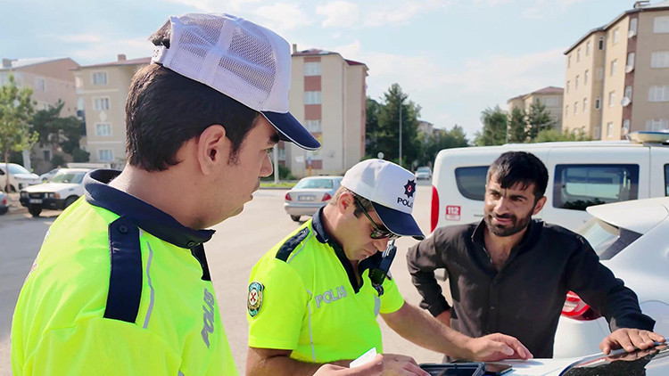 Kritik Açıklama: Son Gelişme: Erzurum'da düğün konvoyunda havalı korna çalan sürücüye 5 bin 719 TL ceza: Bunda