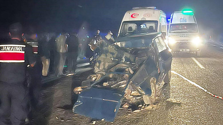 Ayrıntılar Netleşti: Konya'da traktör römorkuna çarpan otomobildeki yaşlı çift Yaşamını Yitirdi (Detaylar) ve