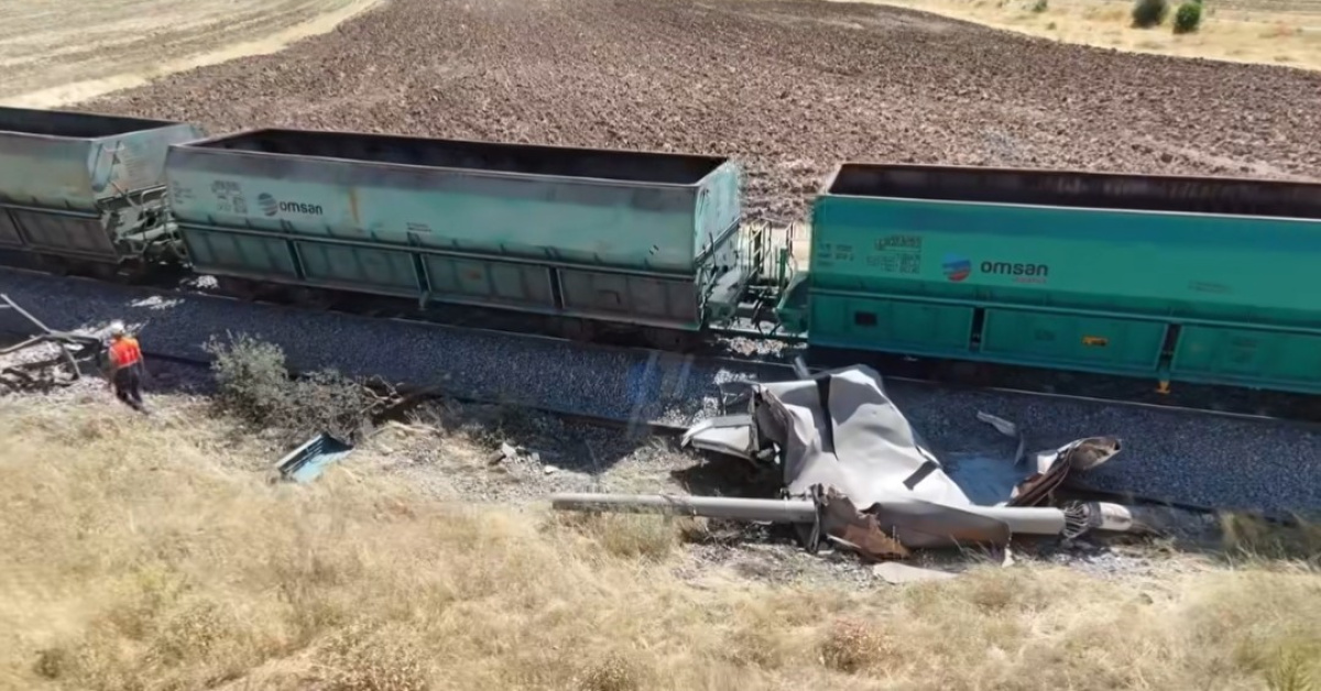 Gündemden Son Bilgiler: Yük treni kamyona çarptı (Detaylar) | İşte Tüm Ayrıntılar
