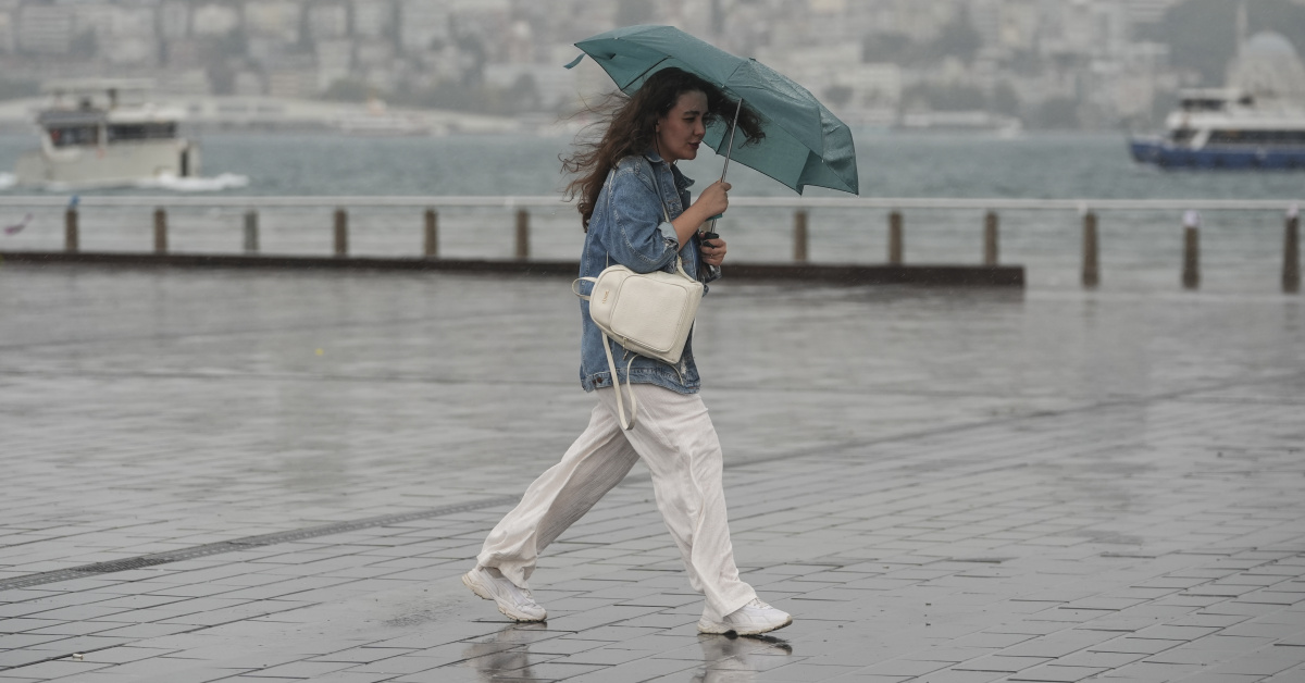 Son Gelişme: 5 bölgede sağanak, 2 bölgede fırtına ve Merak Edilenler