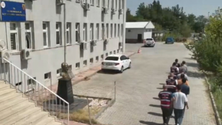 Gündemden Son Bilgiler: Analiz | Diyarbakır'da uyuşturucu operasyonu: 17 şüpheli Ele Geçirildi - Son Dakika Bi