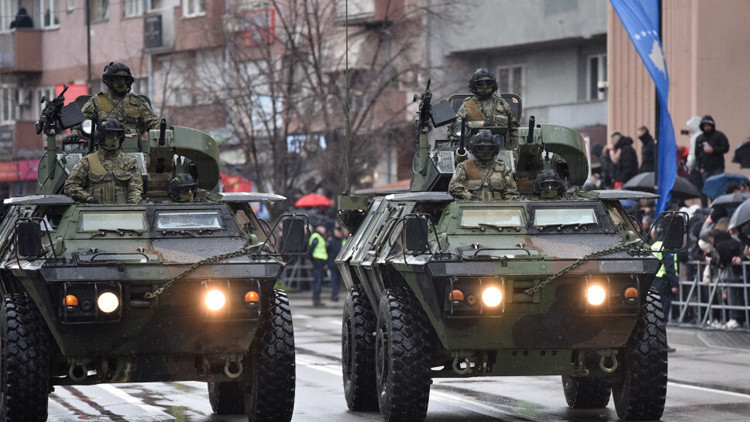 Son Gelişme: NATO'dan Kosova kararı: Arnavutlar ile Sırpların bölgelerini ayıran köprüde geri çekilme Resmen D