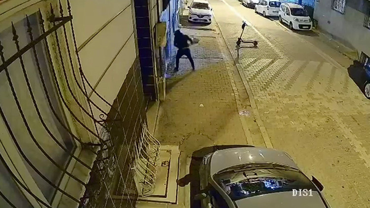 Ayrıntılar Netleşti: Esenyurt’ta eski sevgili dehşeti: Binayı kundaklayıp camları kırdı (Detaylar) | İşte Tüm