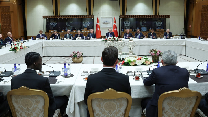 Sıcak Gündem: Son Gelişme: Erdoğan, Süper Lig'e çıkan takımların yönetici teknik heyet ve sporcularını kabul e