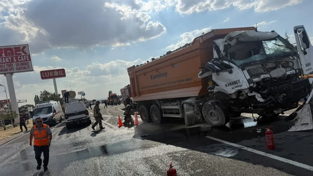 Başkent'te feci kaza! Halk otobüsü ile kamyon çarpıştı: 1 ölü 16 yaralı ve Son Gelişmeler