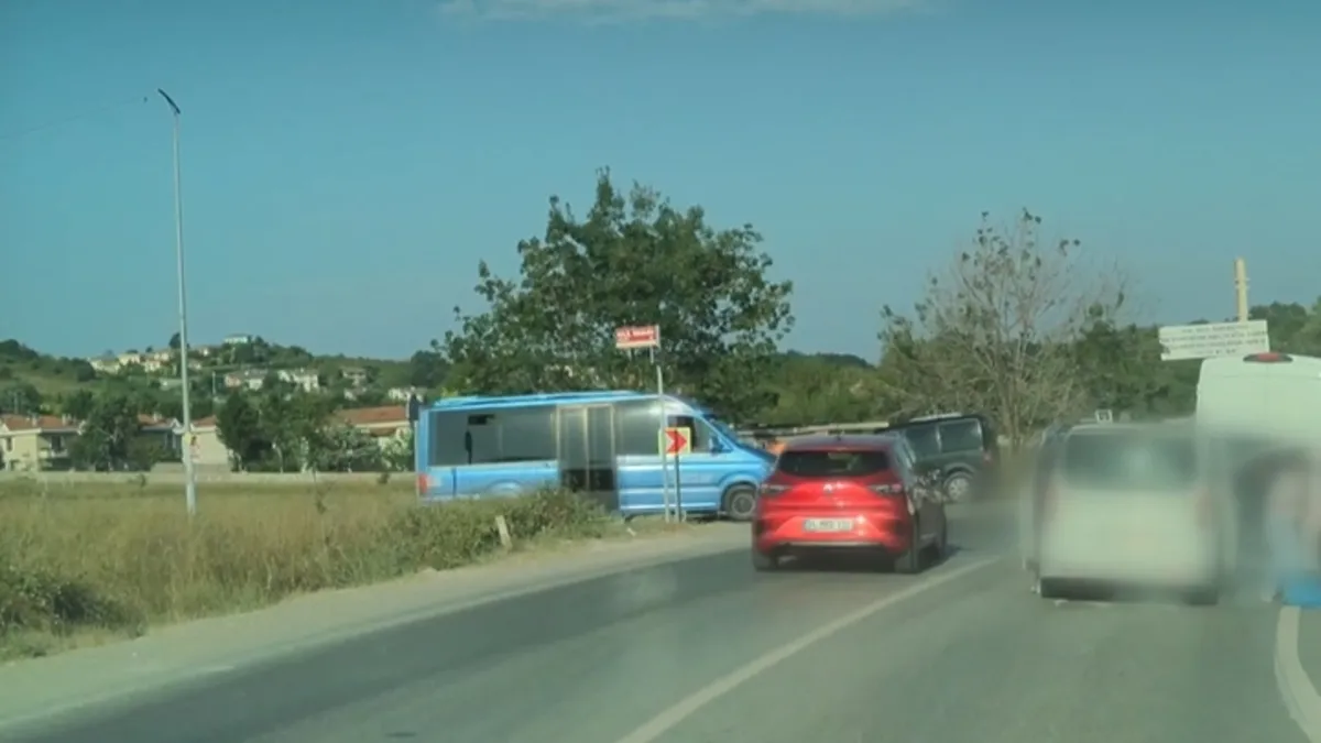 Gündemden Son Bilgiler: Son Gelişme: Şile'de 3 aracın zincirleme kazaya karıştığı anlar kamerada (Detaylar): G