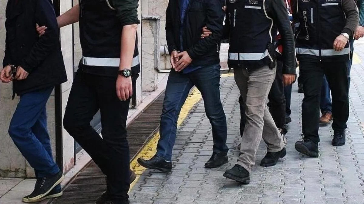 Son Gelişme: Son Gelişme: Polise yakalanmamak için saçını kazıttı: İşe yaramayınca Ele Geçirildi! ve Son Geliş