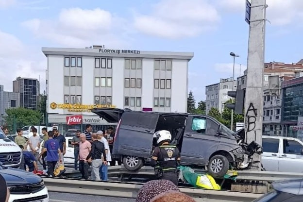 Analiz | Küçükçekmece'de hafif ticari araç direğe çarptı; 13 çocuk yaralandı: İşte Ayrıntılar | İşte Tüm Ayrın