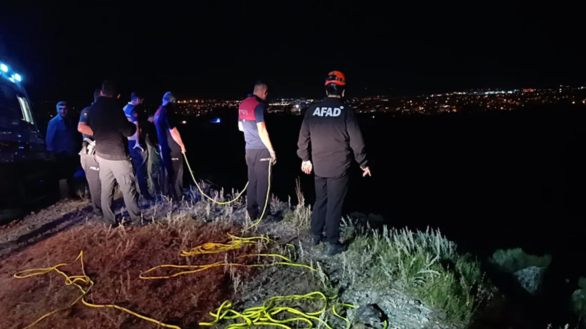 Son Gelişme: Son Gelişme: 50 metre yükseklikteki kayalıkların Gerileme Kaydetti: Feci şekilde can verdi! ve So