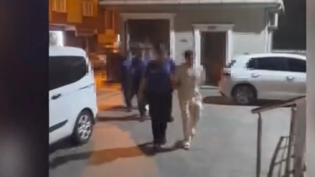 Gündemden Son Bilgiler: Bağcılar’da kaçak alkol deposuna baskın! Binlerce kapak ve sahte bandrol ele geçirildi
