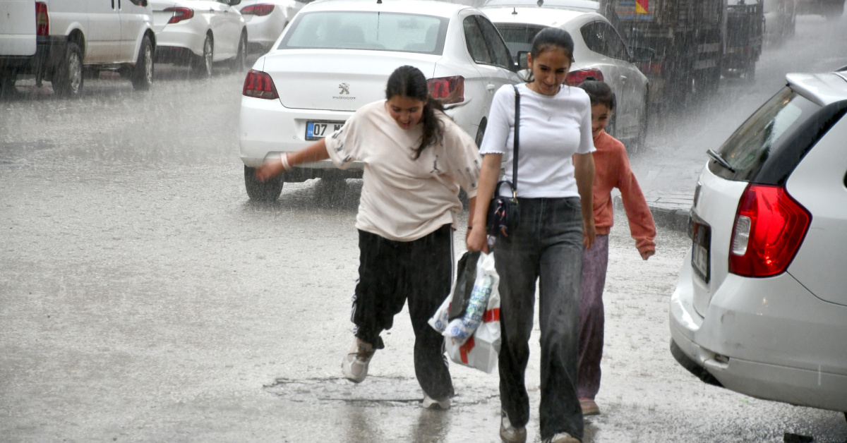 Son Gelişme: Sağanak yağmur ve fırtına uyarıları! - Son Dakika Bilgileri