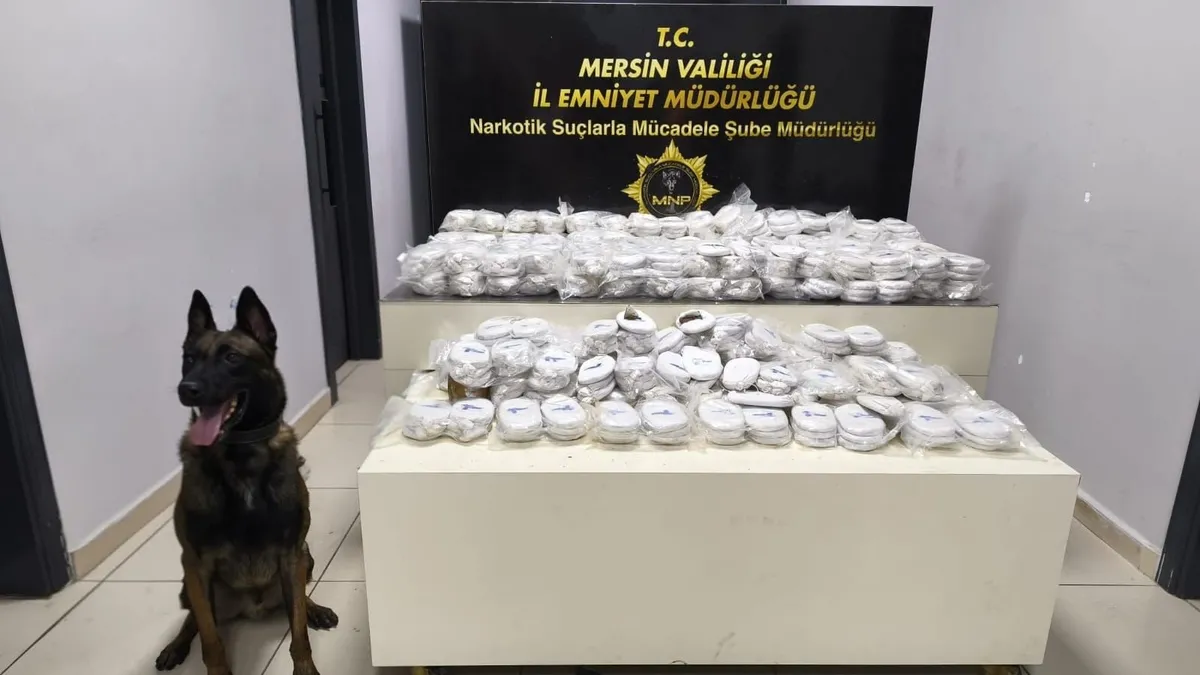 Gündemden Son Bilgiler: Mersin’de zehir tacirlerine darbe! Konteynerin soğutucu motoruna kokain gizlemişler (D