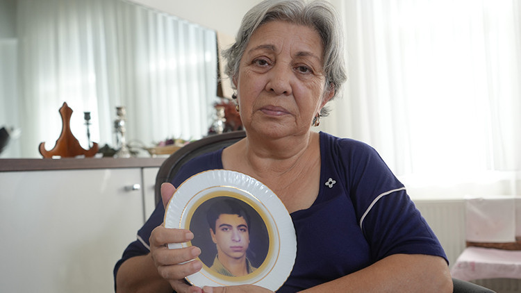 Analiz | Depremden sağ çıktı, sevk edilirken kayboldu: Acılı anne 18 mezar açtırarak oğlunun cenazesine ulaştı