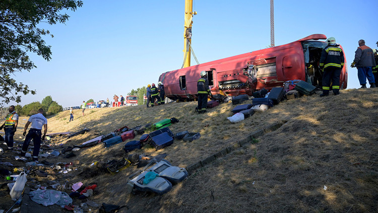 Macaristan'da yoldan çıkan otobüs devrildi: 12 kişi Yaşamını Yitirdi ve Son Gelişmeler