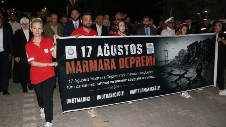 Kritik Açıklama: 27 yıldır dinmeyen acı... 17 Ağustos Marmara Depremi'nde hayatını kaybedenler anıldı: İşte Ay
