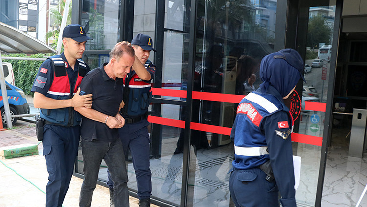 Sıcak Gündem: Analiz | Alanya'da eşini ve kayınvalidesini bıçaklayıp canlı yayında intihara kalkışan şüpheli a