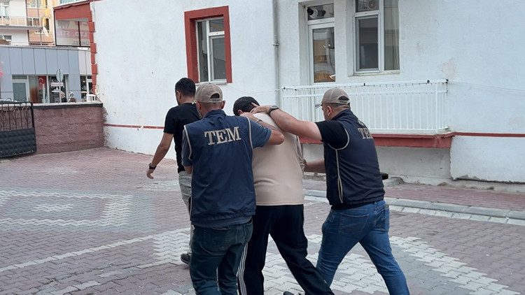 Gündemden Son Bilgiler: Son Gelişme: Kırşehir'de kırmızı bültenle aranan Irak uyruklu terör şüphelisi Ele Geçi