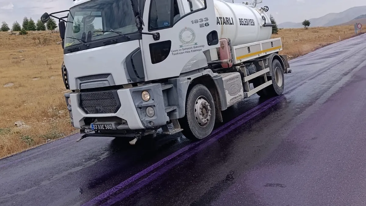 Ayrıntılar Netleşti: Son Gelişme: Afyonkarahisar'da akılalmaz olay: Yoldan geçen araçlar bir anda mora boyandı