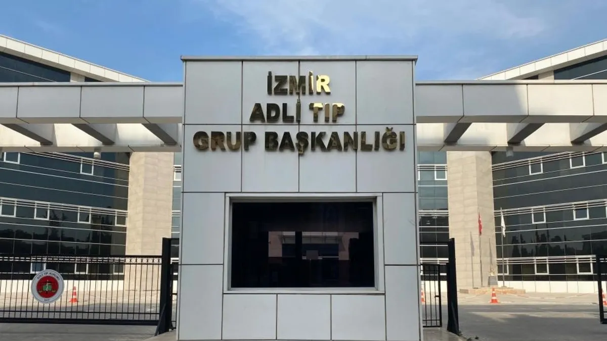 Kritik Açıklama: Analiz | İzmir'de aile faciası: Baba 21 yaşındaki oğlunu öldürdü!: İşte Ayrıntılar ve Merak E