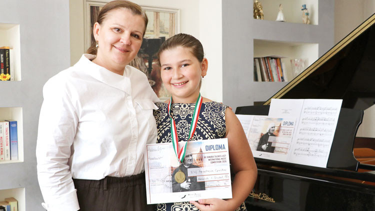 Son Gelişme: Piyanist anne kıza Roma’dan birincilik: Gelişmeler Takip Ediliyor