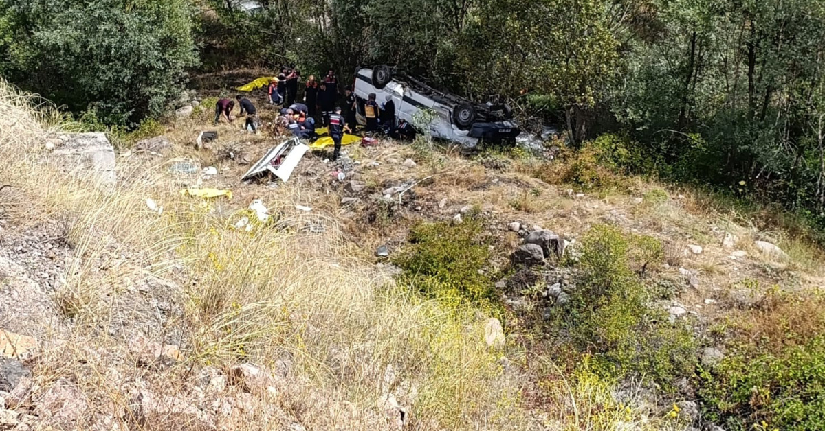 Son Gelişme: Katliam gibi kaza! 4 ölü, 10 yaralı! ve Son Gelişmeler
