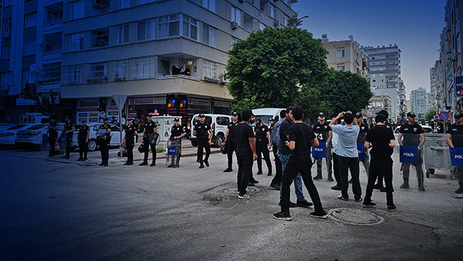 Kritik Açıklama: Analiz | Furkan Vakfı'na yönelik operasyon: Alparslan Kuytul'un evinde polis arama yapıyor (D