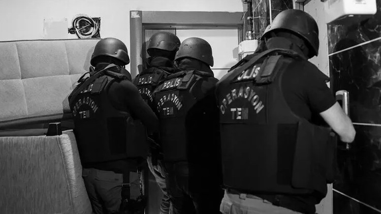 Ayrıntılar Netleşti: Son Gelişme: İstanbul’da operasyon: Kırmızı bültenle aranan uyuşturucu kaçakçısı kadın El