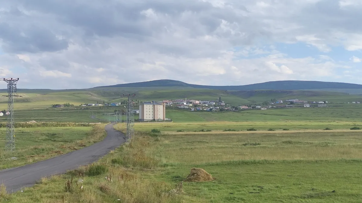 Kritik Açıklama: Ardahan'da bir mahalle karantinaya alındı: Girişe asılan o tabelayla uyardılar!