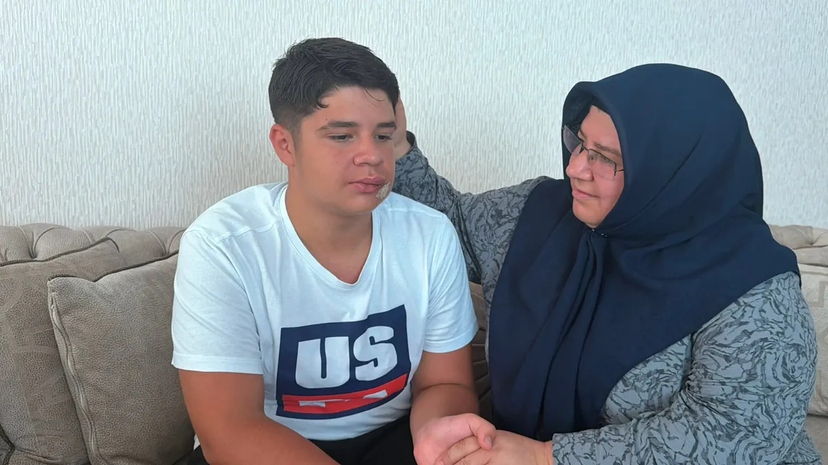 Gündemden Son Bilgiler: Su getirmedi diye 15 yaşındaki stajyeri tekme-tokat dövdü! Stajyere şiddet kamerada |
