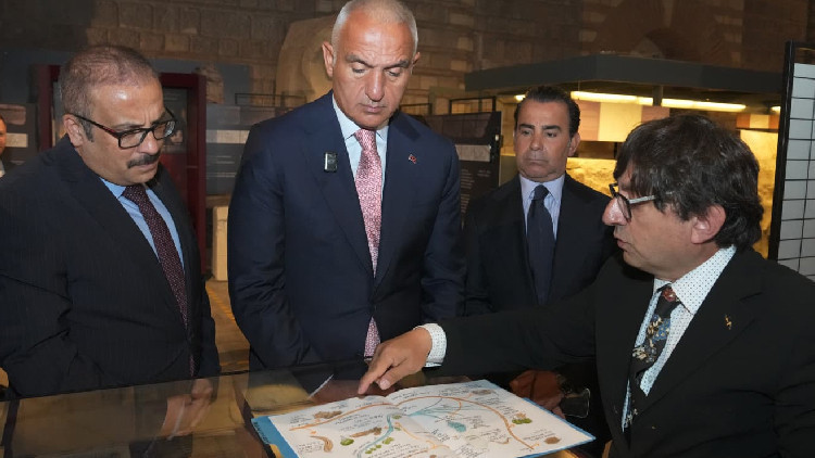 Kritik Açıklama: Bakan Ersoy, Hitit İmparatorluğu'nun izlerini taşıyan sergiyi ziyaret etti | İşte Tüm Ayrıntı