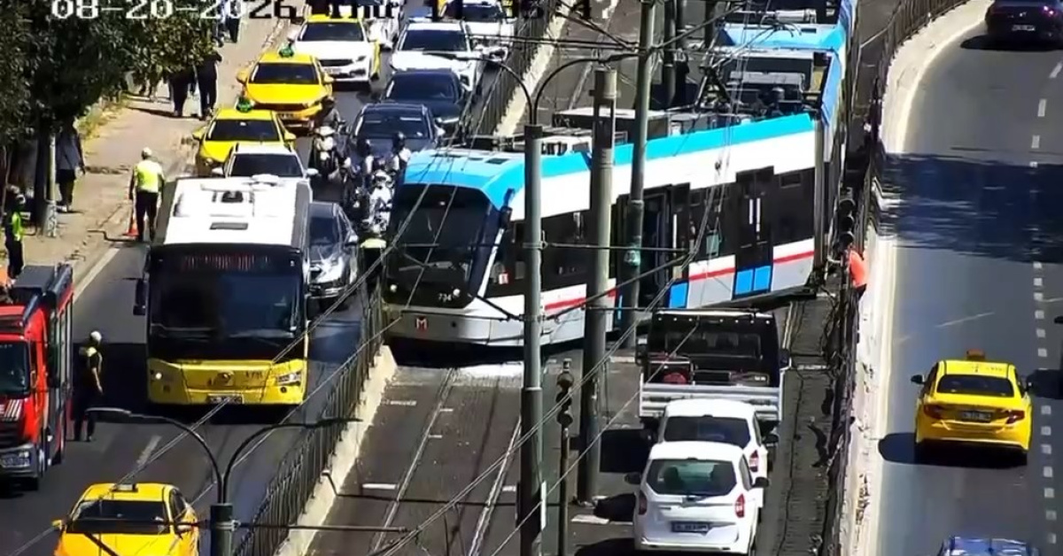 İstanbul'da tramvay raydan çıktı!