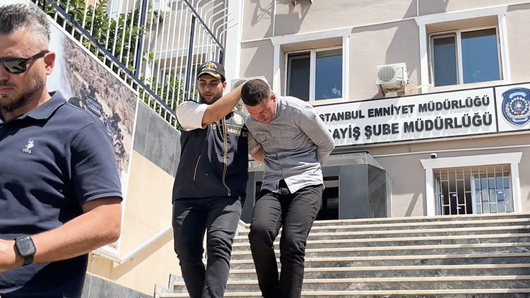 Son Gelişme: Fatih’te camide namaz kılan kişinin çantasını çalan şüpheli hakkında tutuklama kararı verildi