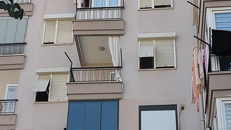Antalya'da acı olay: Çilingirle girilen evde anne ve kızı ölü bulundu | İşte Tüm Ayrıntılar