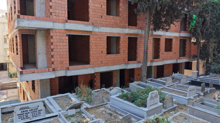 Ayrıntılar Netleşti: İstanbul'da mezarlık manzaralı sıfır daireler! 'Akıllara durgunluk verecek bir bina, ilk