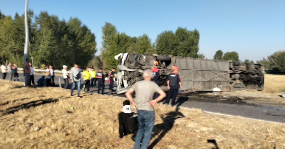 Son Gelişme: Yolcu otobüsü devrildi: Yaralılar var - Son Dakika Bilgileri