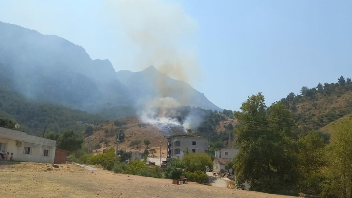 Manisa'da orman yangını! Ekipler müdahale ediyor - Son Dakika Bilgileri