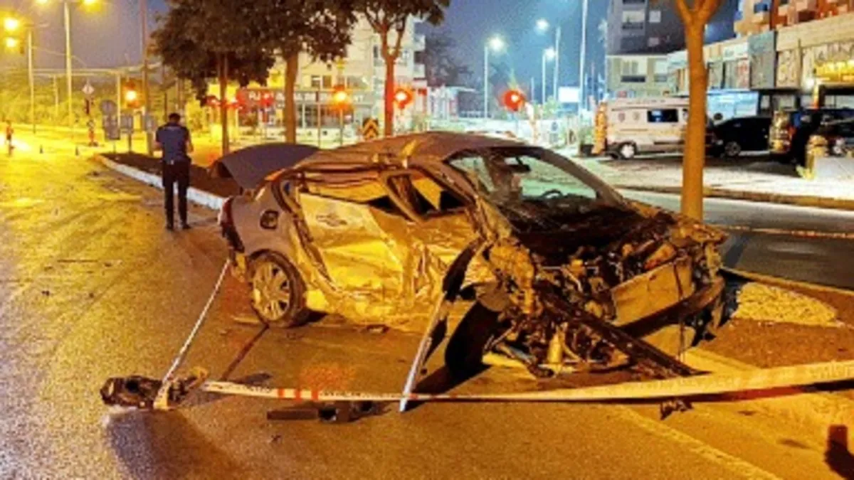Serik'te 2 otomobil çarpıştı: Feci kazadan belediye çalışanı ve genç müzisyen yaşamını yitirdi ve Merak Edilen