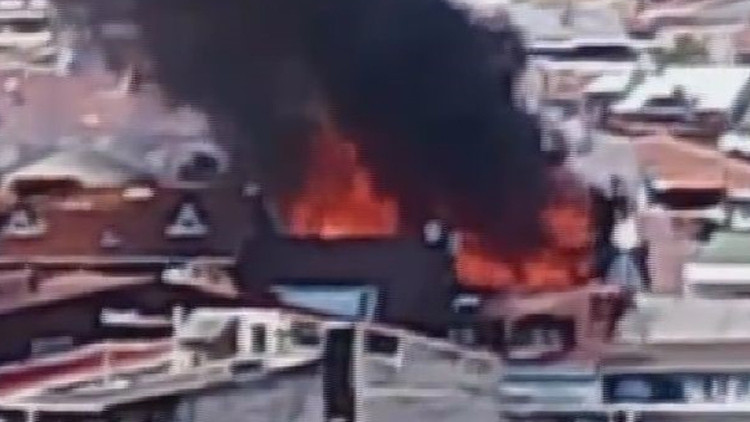 Ayrıntılar Netleşti: Gaziosmanpaşa'da binada çıkan yangın yandaki apartmana sıçradı