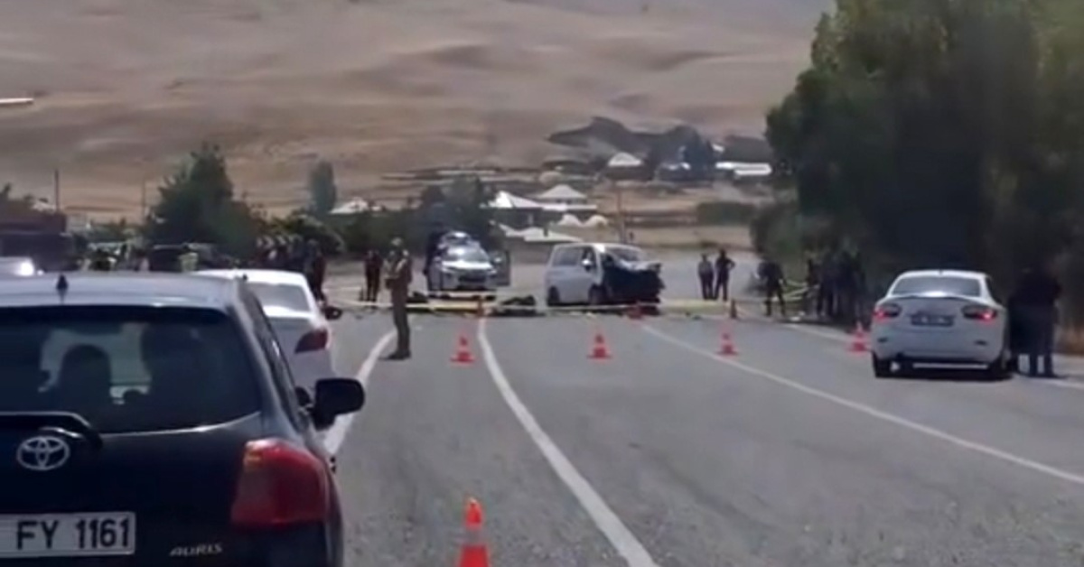 Kritik Açıklama: Muradiye’de feci kaza: 2 ölü, 9 yaralı ve Merak Edilenler